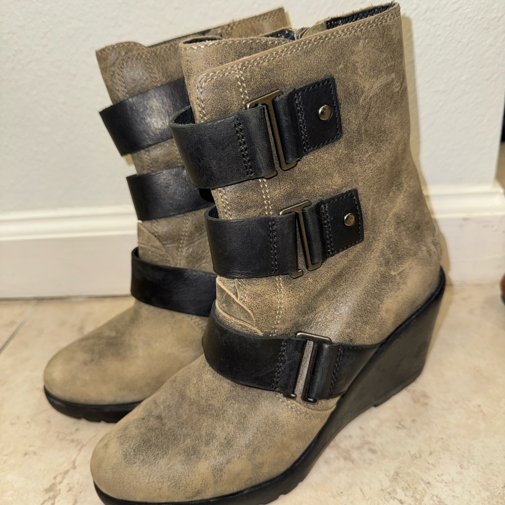 Sorel Taupe Wedge Ankle Boots with Black Buckle Straps